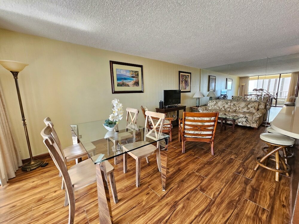 Фото Discovery Bay One Bedroom Condos with Kitchen & Free Wifi!