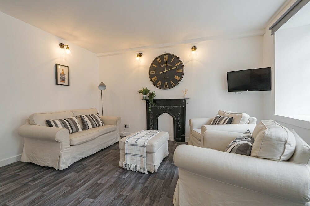 Фото Royal Mile 5 Br Apartment nr Castle