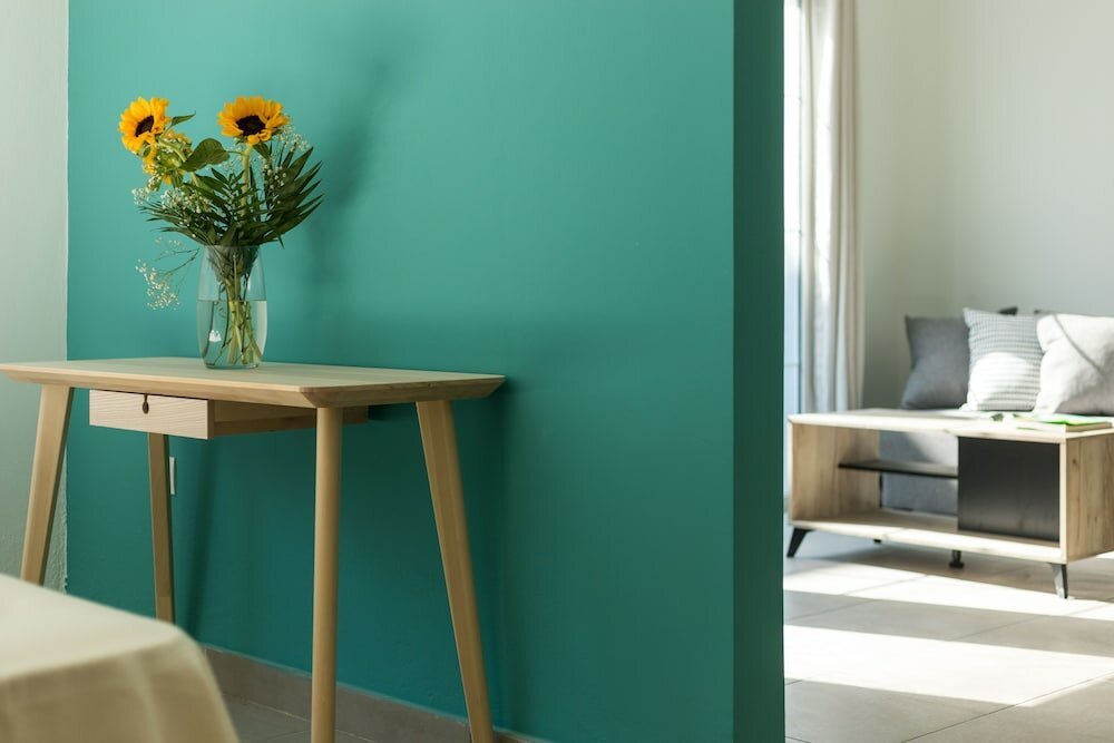 Фото Local Hostel & Suites