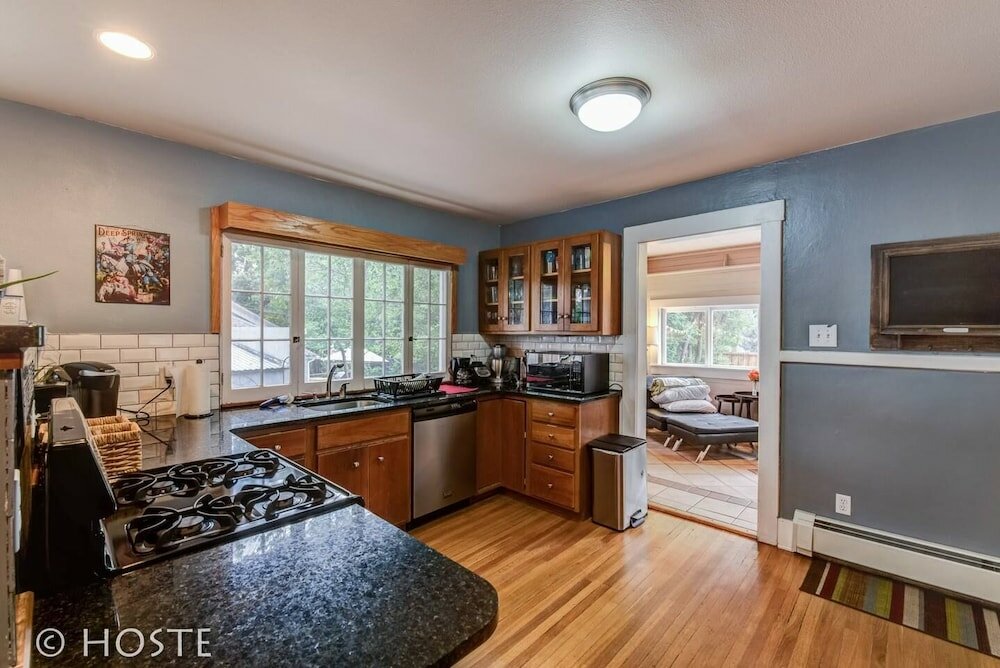 Фото 3br Classic Home Quiet Neighborhooddog Friendly