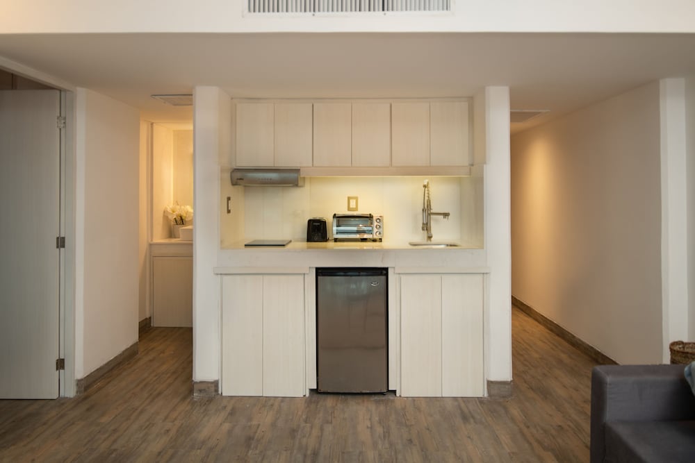 Фото Chic- Newly Renovated 1 Bdr at the best beach