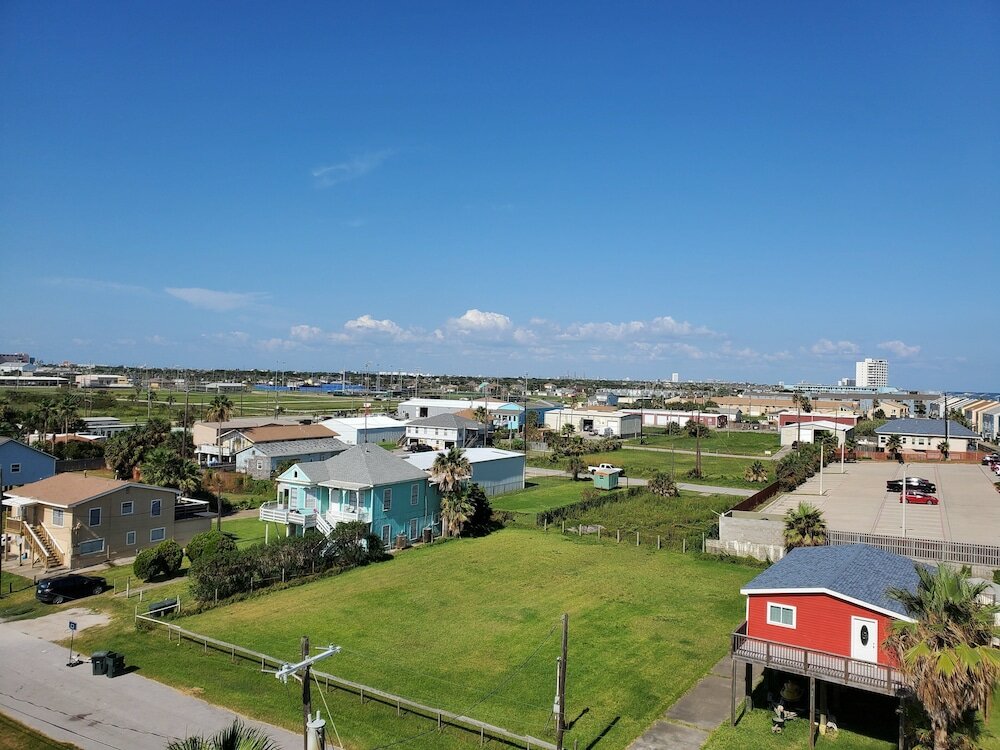 Фото Holiday Inn Express Hotel & Suites Galveston West-Seawall, an Ihg Hotel