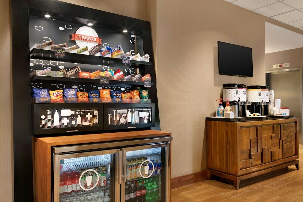 Фото Hampton Inn New York - LaGuardia Airport