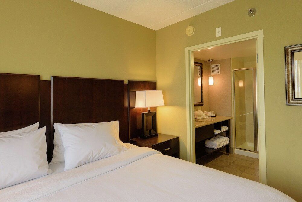 Фото Embassy Suites by Hilton Minneapolis North