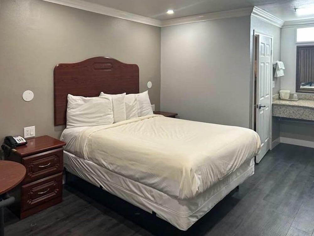 Фото Motel 6 South Gate, Ca