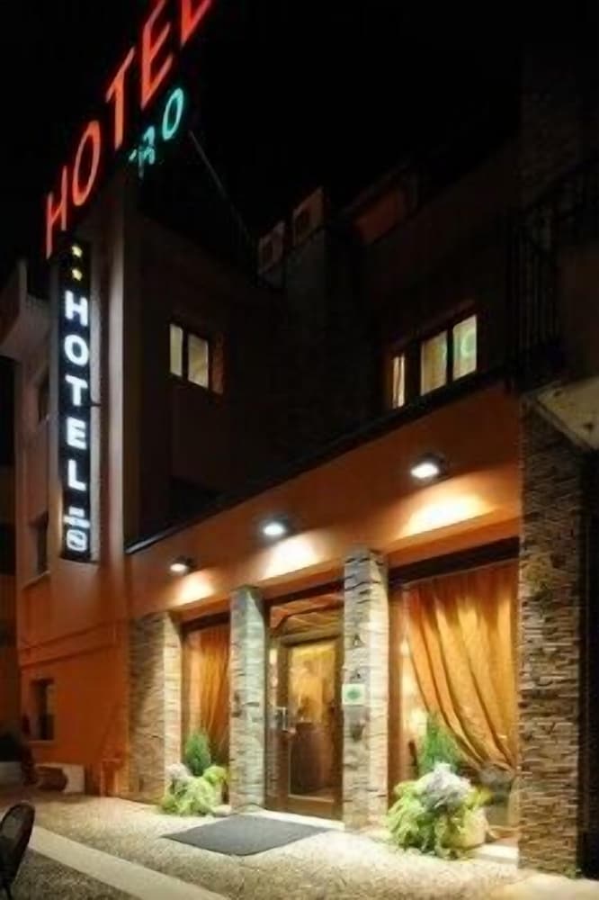 Фото отеля 2