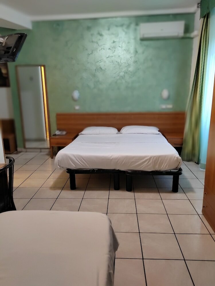 Фото Hotel 22 Marzo Milan