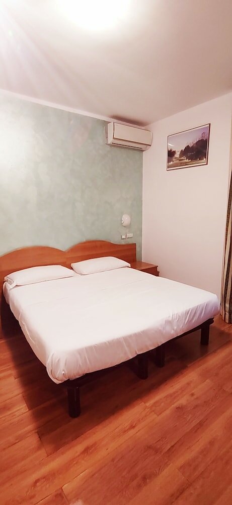 Фото Hotel 22 Marzo Milan