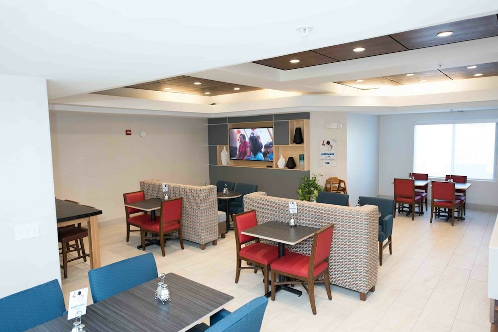 Фото Holiday Inn Express Hotel & Suites West Coxsackie, an Ihg Hotel
