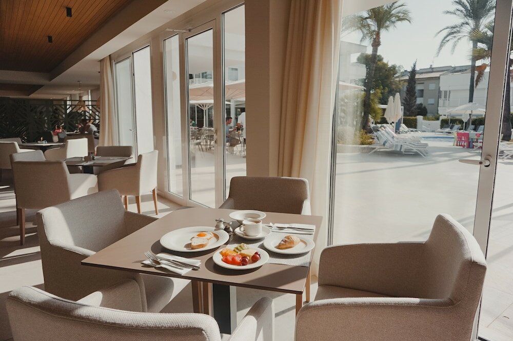 Фото Hoposa Apartamentos Montelin