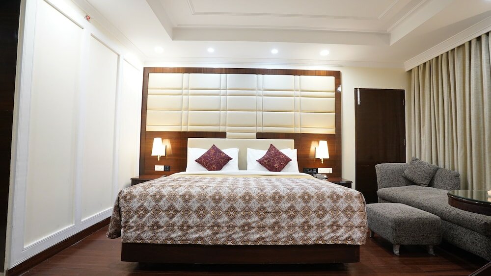 Фото Hotel Samrat Inn