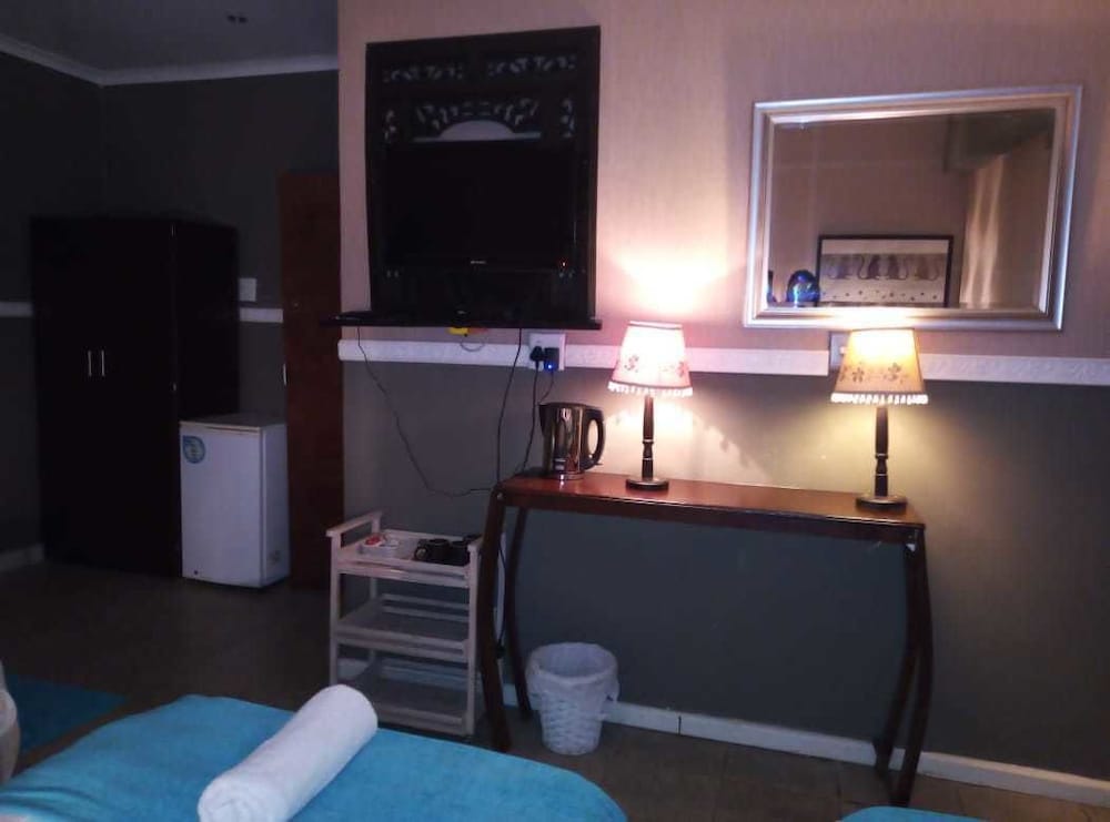 Фото Bread & Barrel Bellville Guesthouse