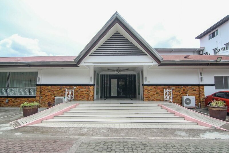 Гостиница Quezon Premier Hotel Lucena в Лусене