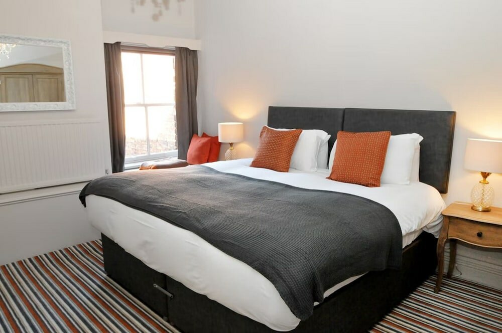 Фото The Royal Hotel Crewe