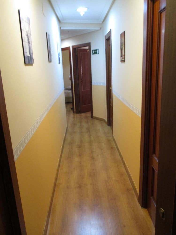 Фото Hostal Becares