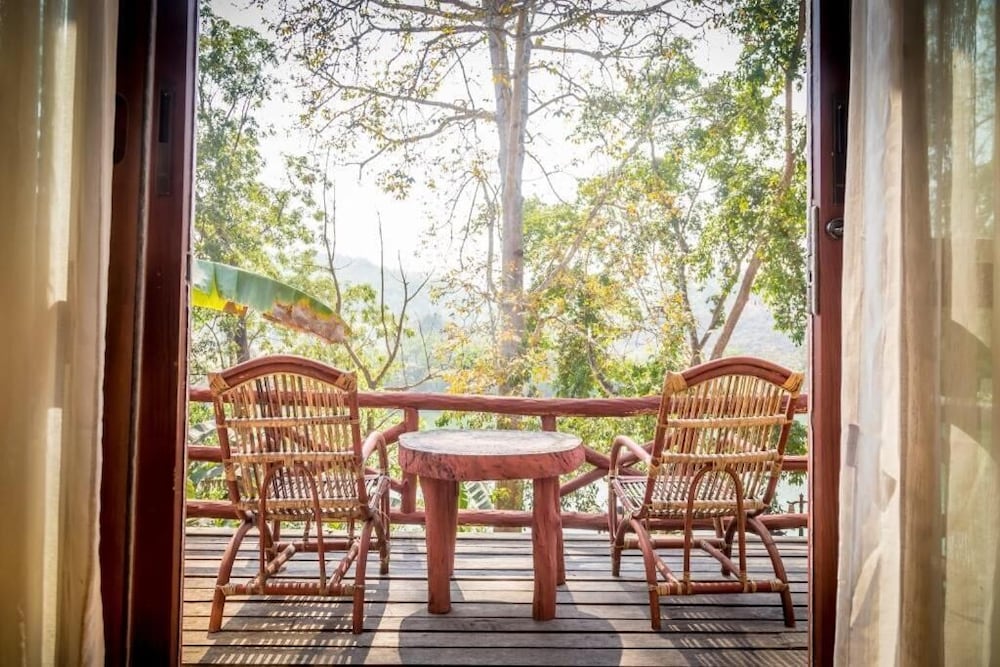 Фото Mr. Charles River View Lodge