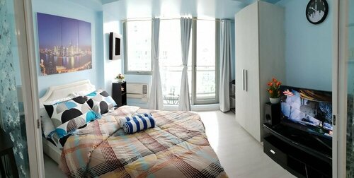 Апартаменты Maui 2 Bedroom Condo at Azure Urban Resort Residences