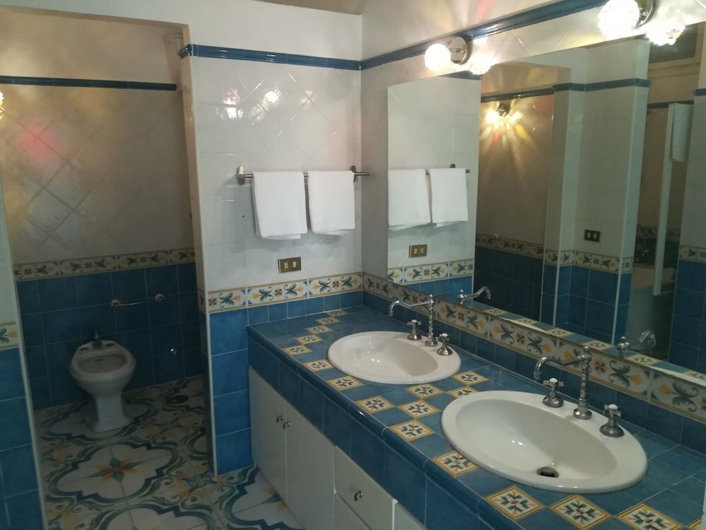 Фото Suite Napoli Riviera