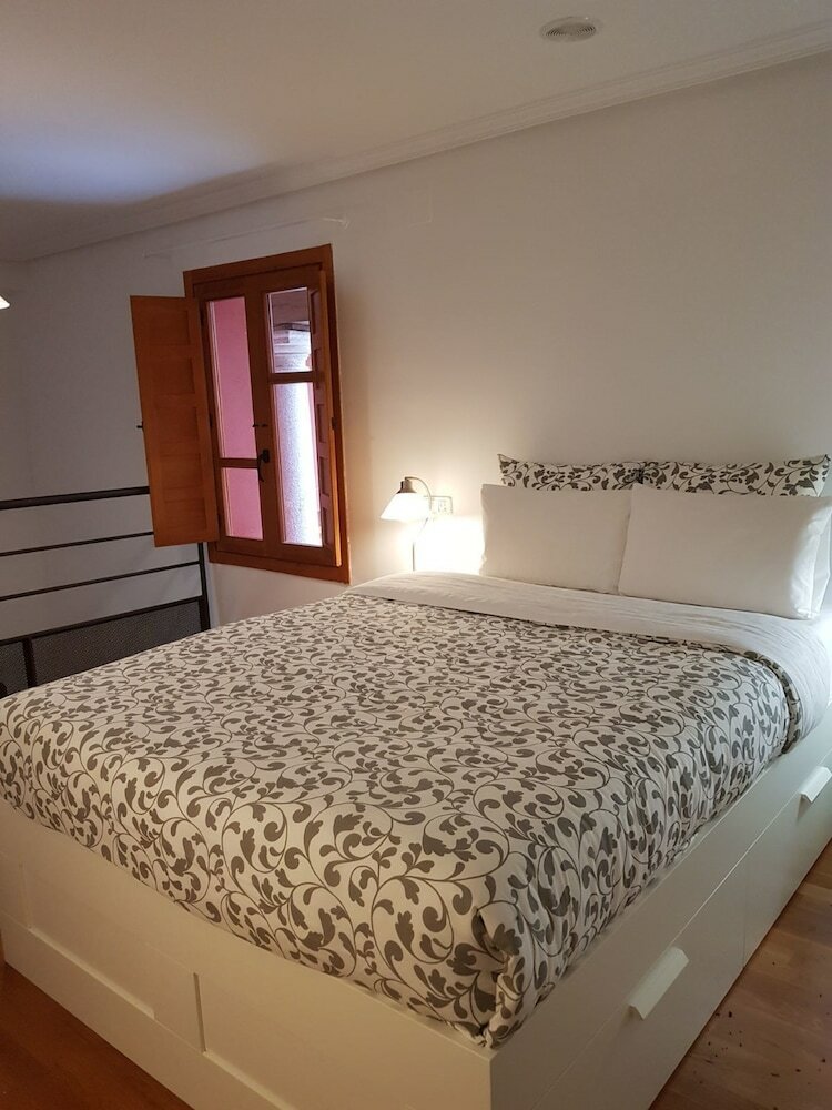 Фото Duplex University City Centre