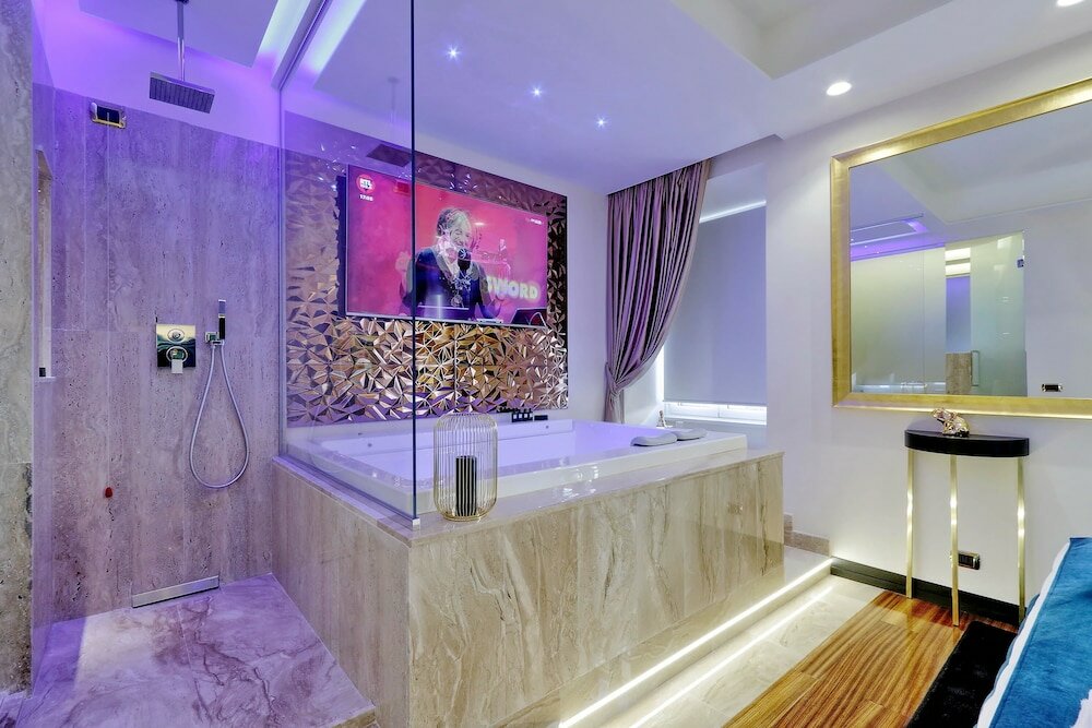 Фото Trevi Diamond Luxury Suite & Jacuzzi