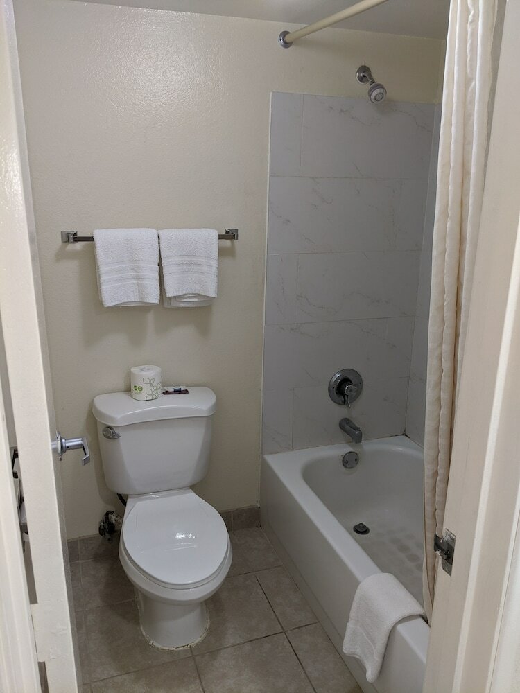 Фото Plano Inn & Suites