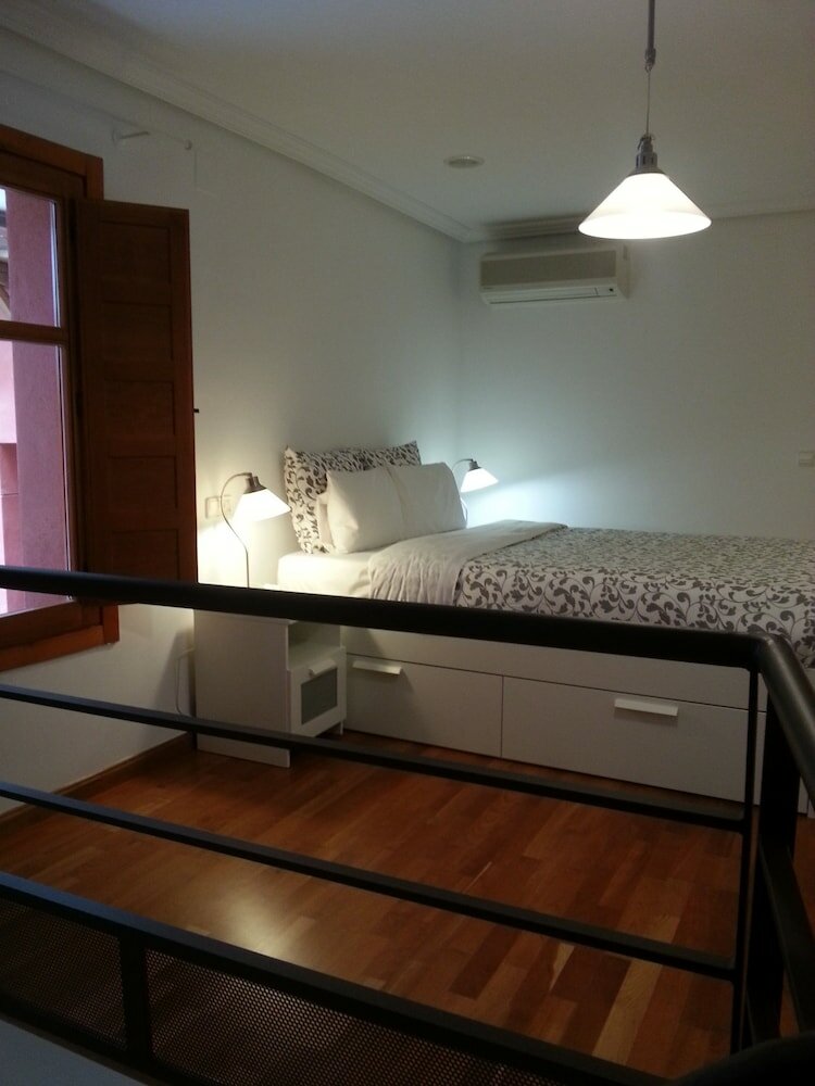 Фото Duplex University City Centre