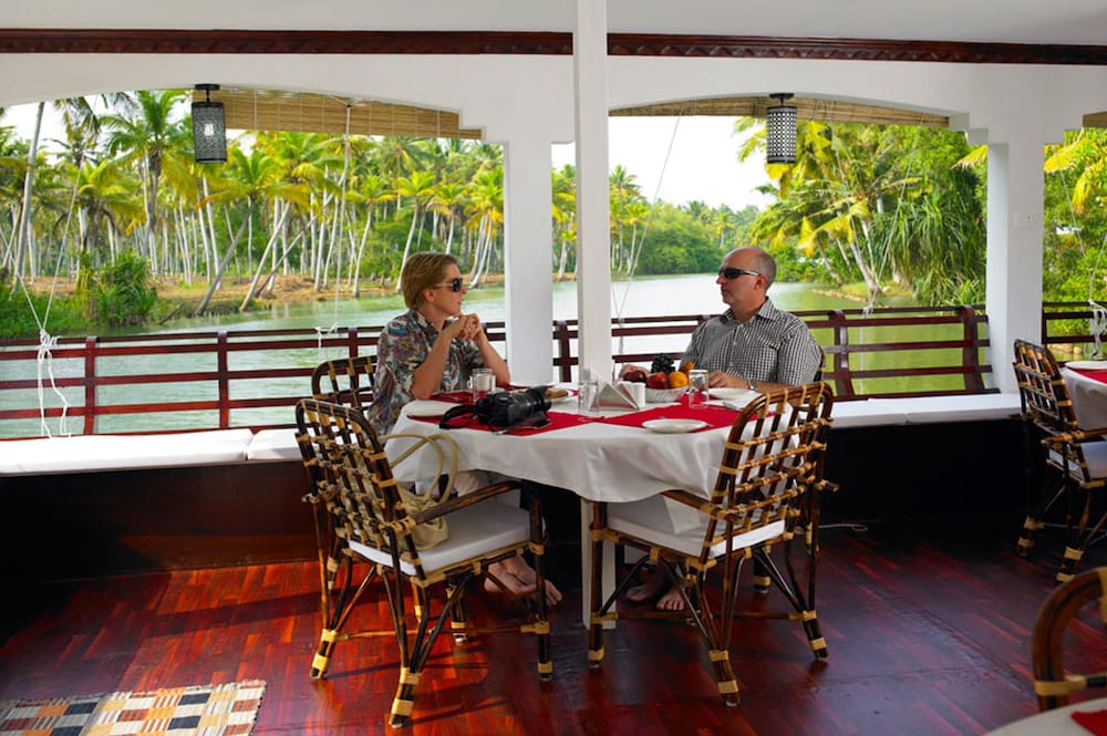 Фото Leela Backwaters Inn