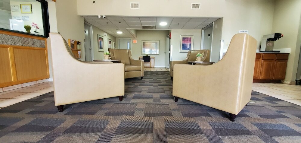 Фото Plano Inn & Suites