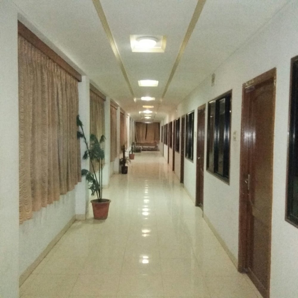 Фото Hiriz Hotel Dollar