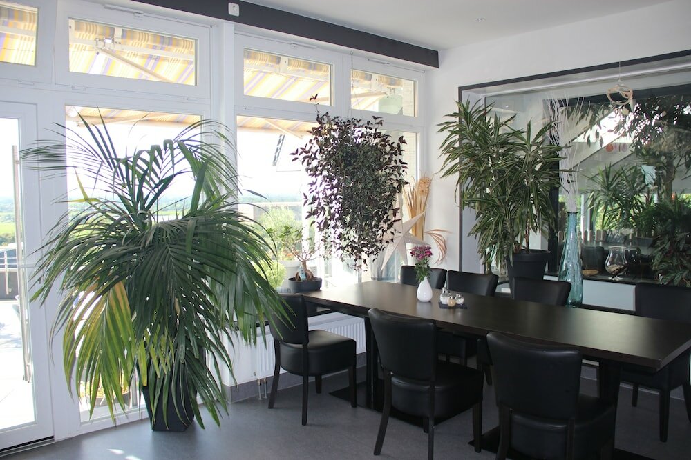 Фото Hotel Zum Halbmond