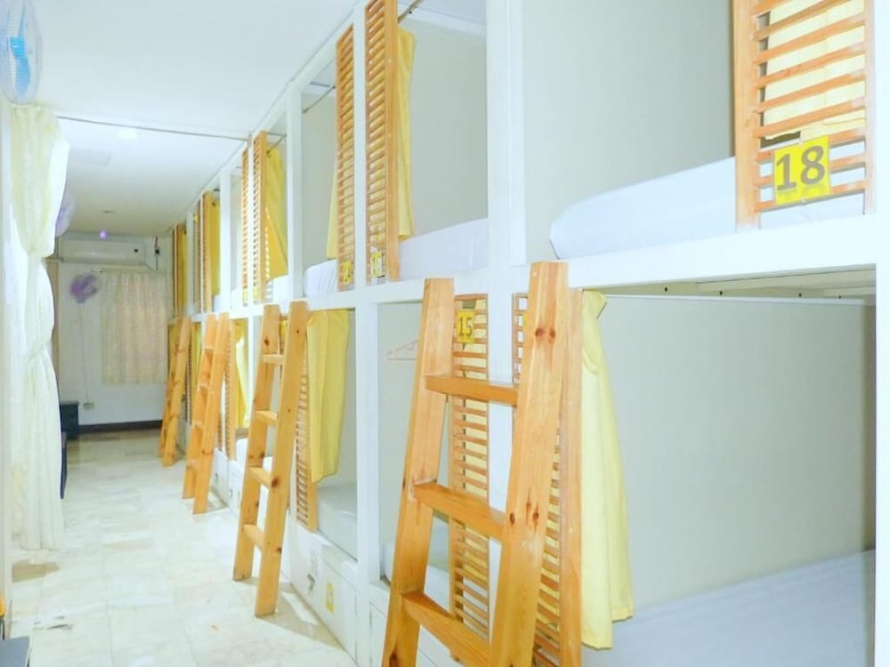 Фото His Capsule Hostel