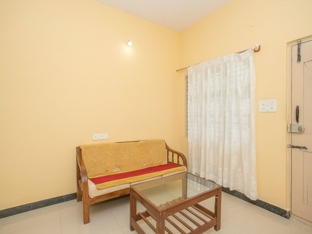 Фото Oyo 12776 SV Suites