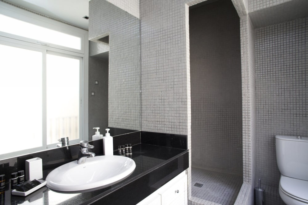 Фото BarcelonaForRent The Claris Suites