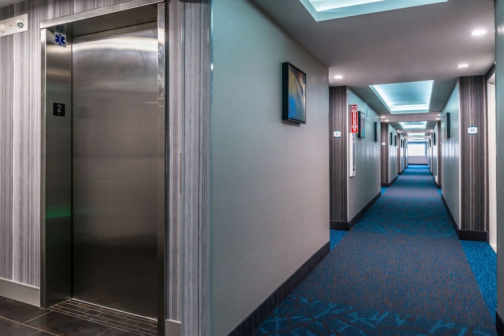 Фото Best Western Plus Temecula Wine Country Hotel &Suites