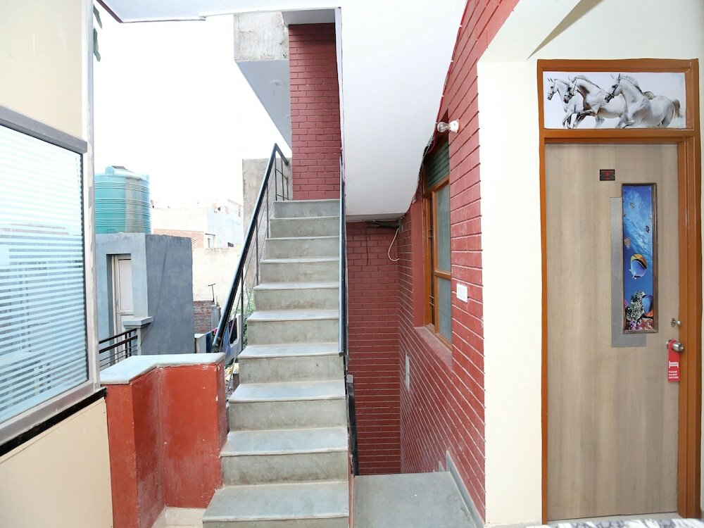 Фото Oyo 12745 Hotel Red House