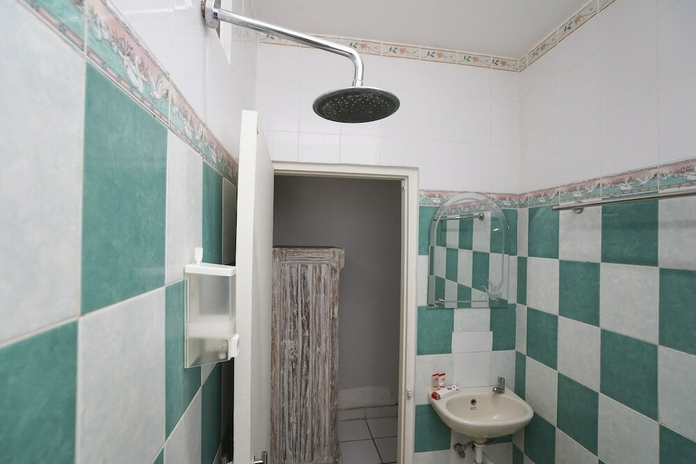 Фото Oyo 1934 Sedana Inn