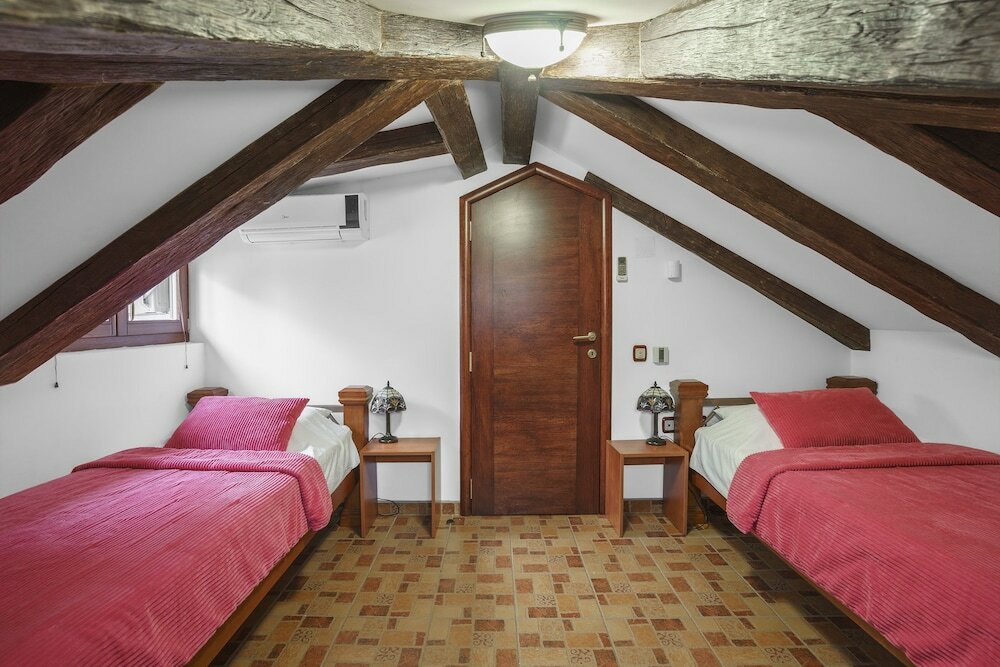 Фото Apartments Wine House Old Town