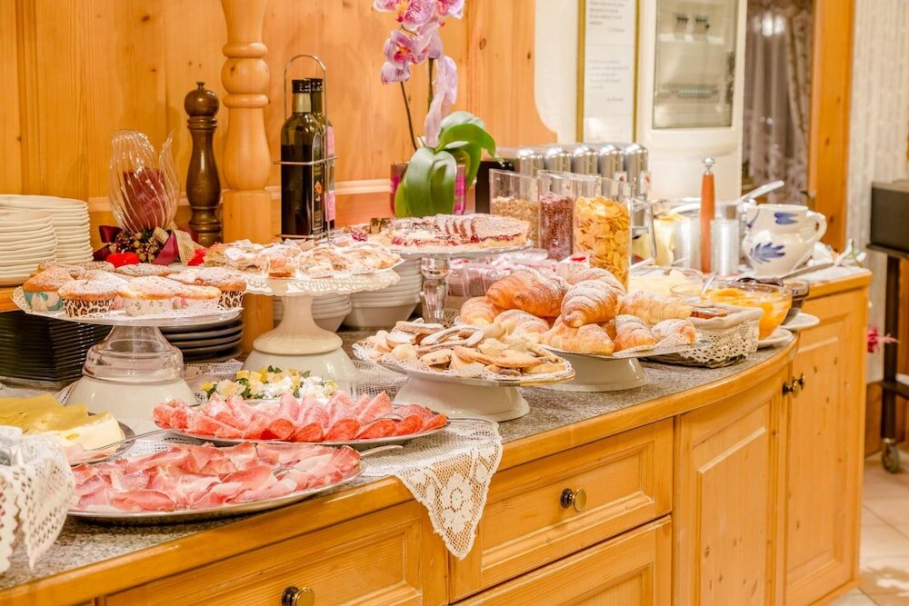 Фото Albergo Genzianella