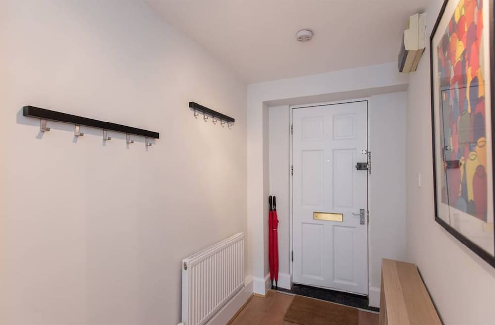 Фото The New Kent Road Apartments