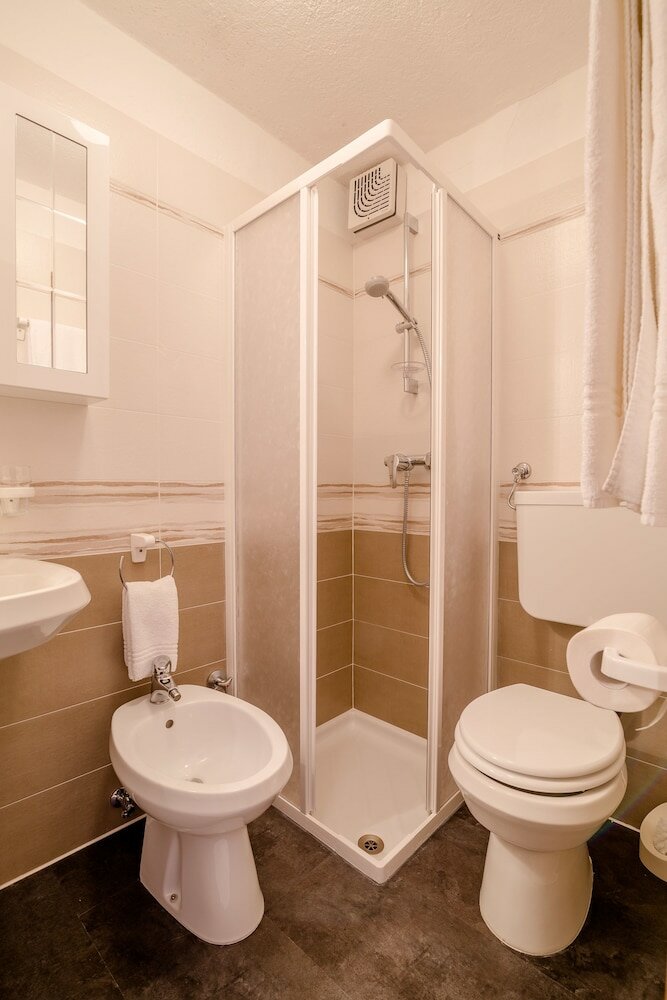 Фото Albergo Genzianella