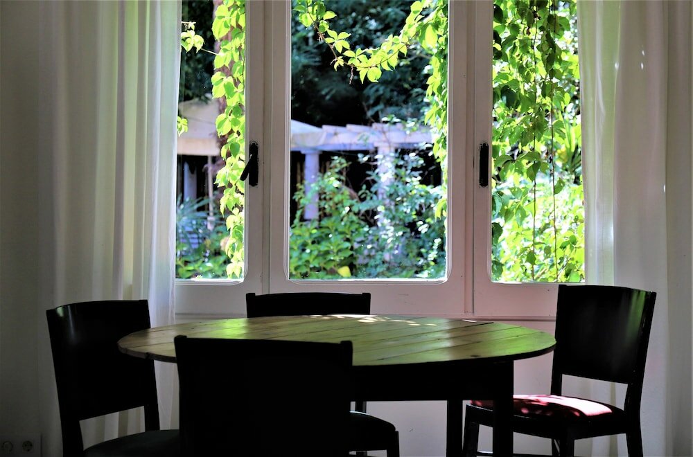 Фото Hostal Montsoliu