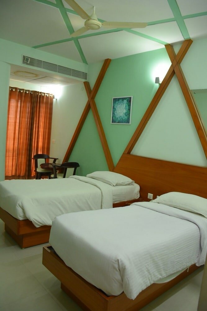 Фото Hotel Rsr Residency