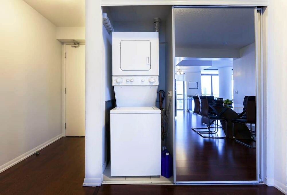 Фото Altitude Suites Bay Street by Teristo Group