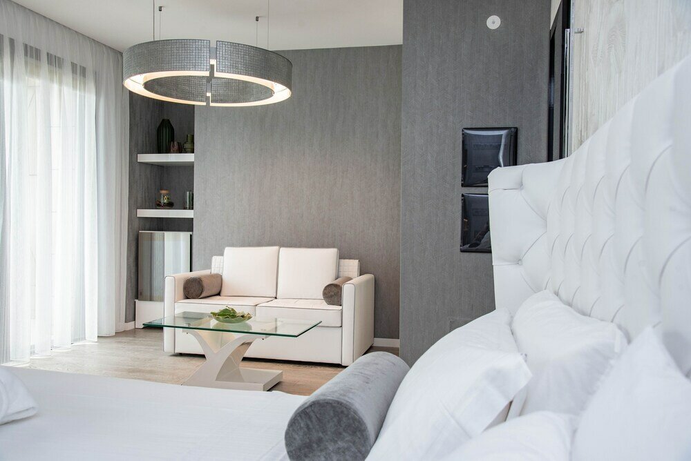 Фото The Promenade Luxury Wellness Hotel