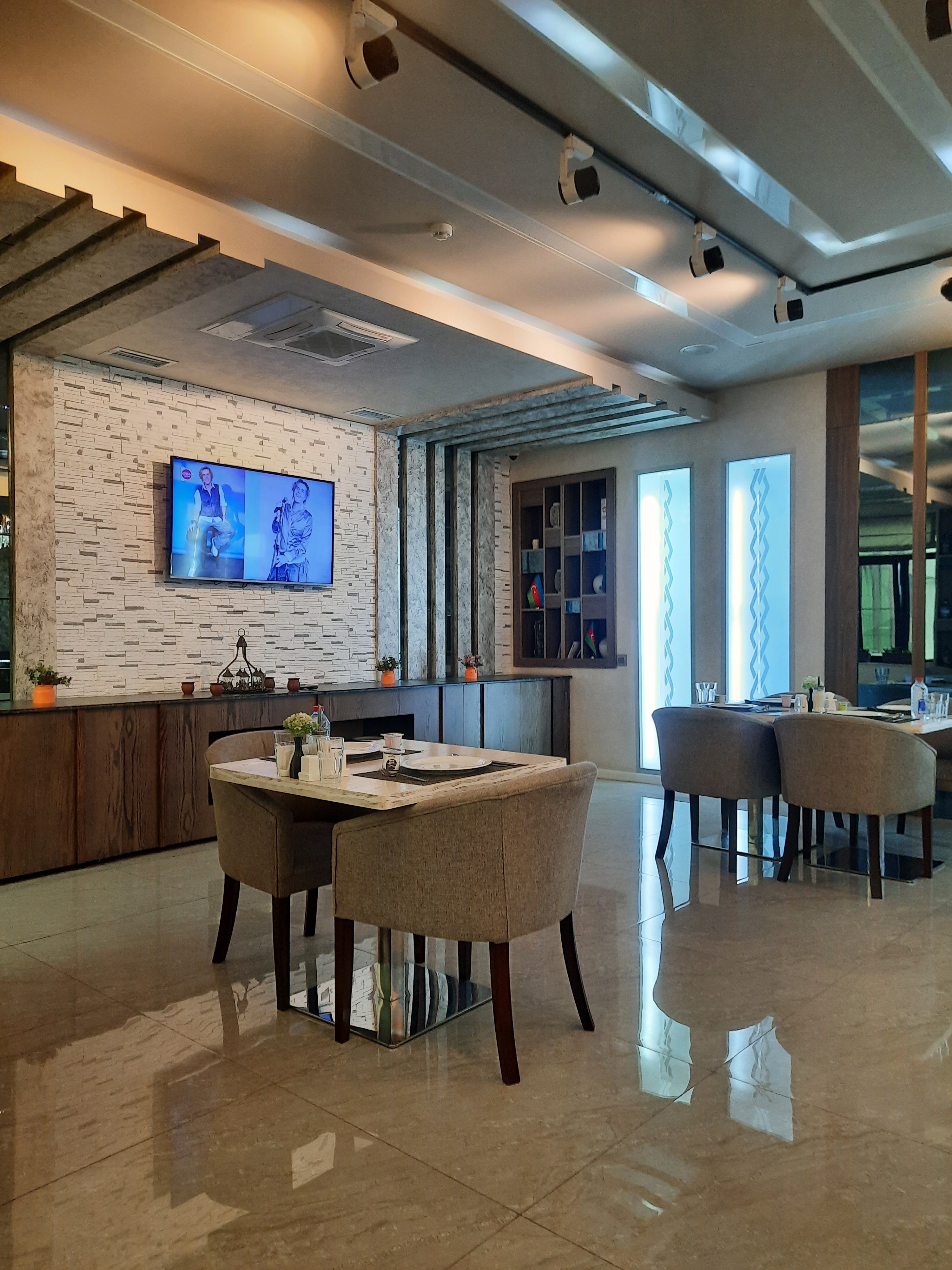 Фото  Parallel Hotel