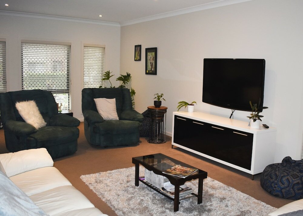 Фото Large House with Pool