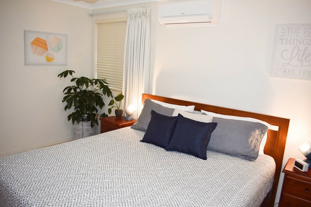 Фото Large House with Pool