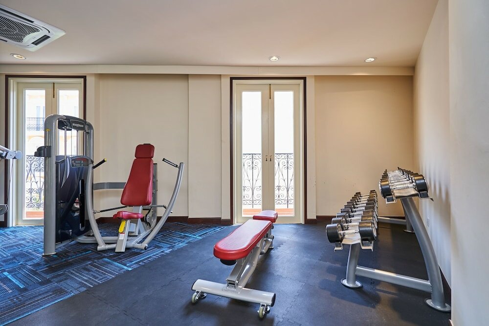 Фото Oyo Home 44077 The Platinum Hotel & Suites- King