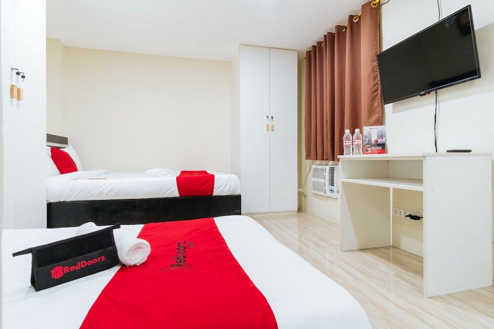 Фото RedDoorz @ University Belt Manila