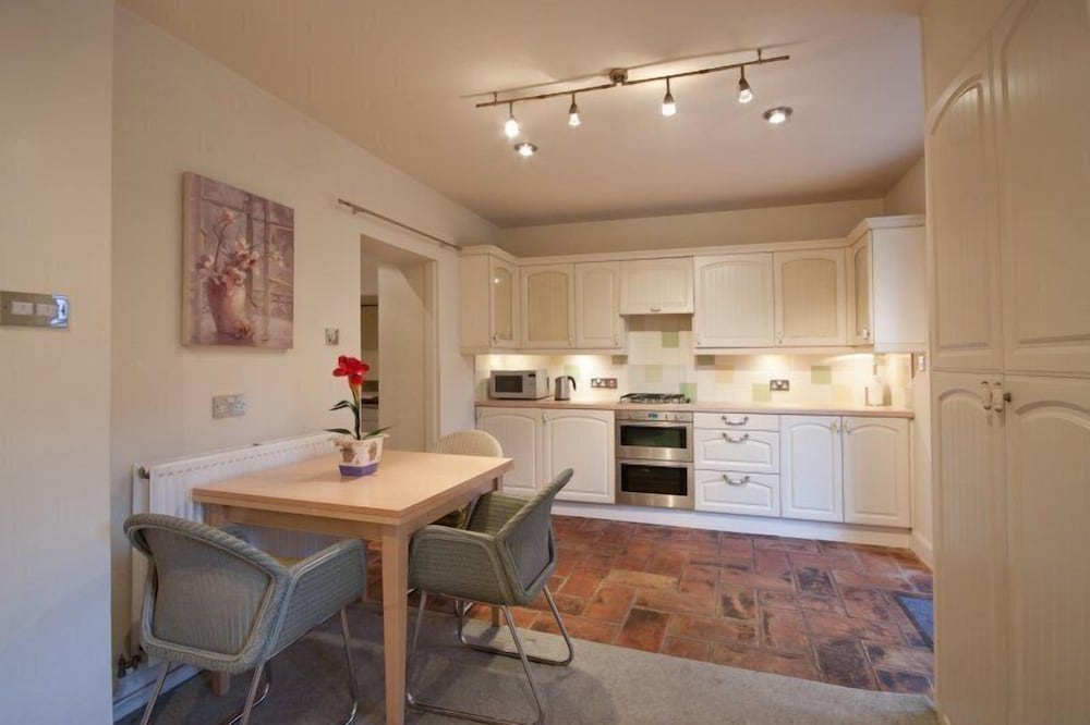 Фото Abercromby Place Apartment